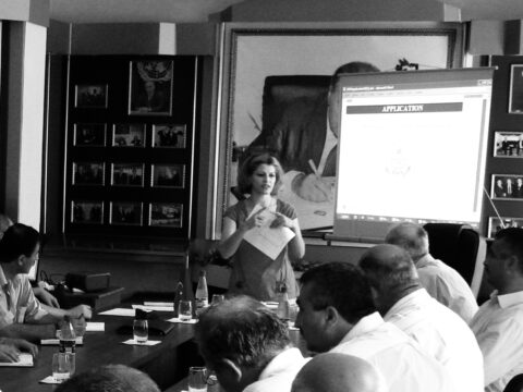 Dr. Şəhla Qarayeva dərsdə